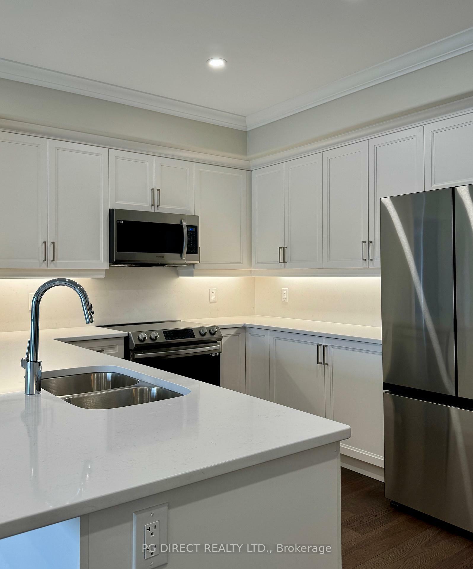 Property Photo: 19 Hampton Lane E 204 ON K0L 2H0