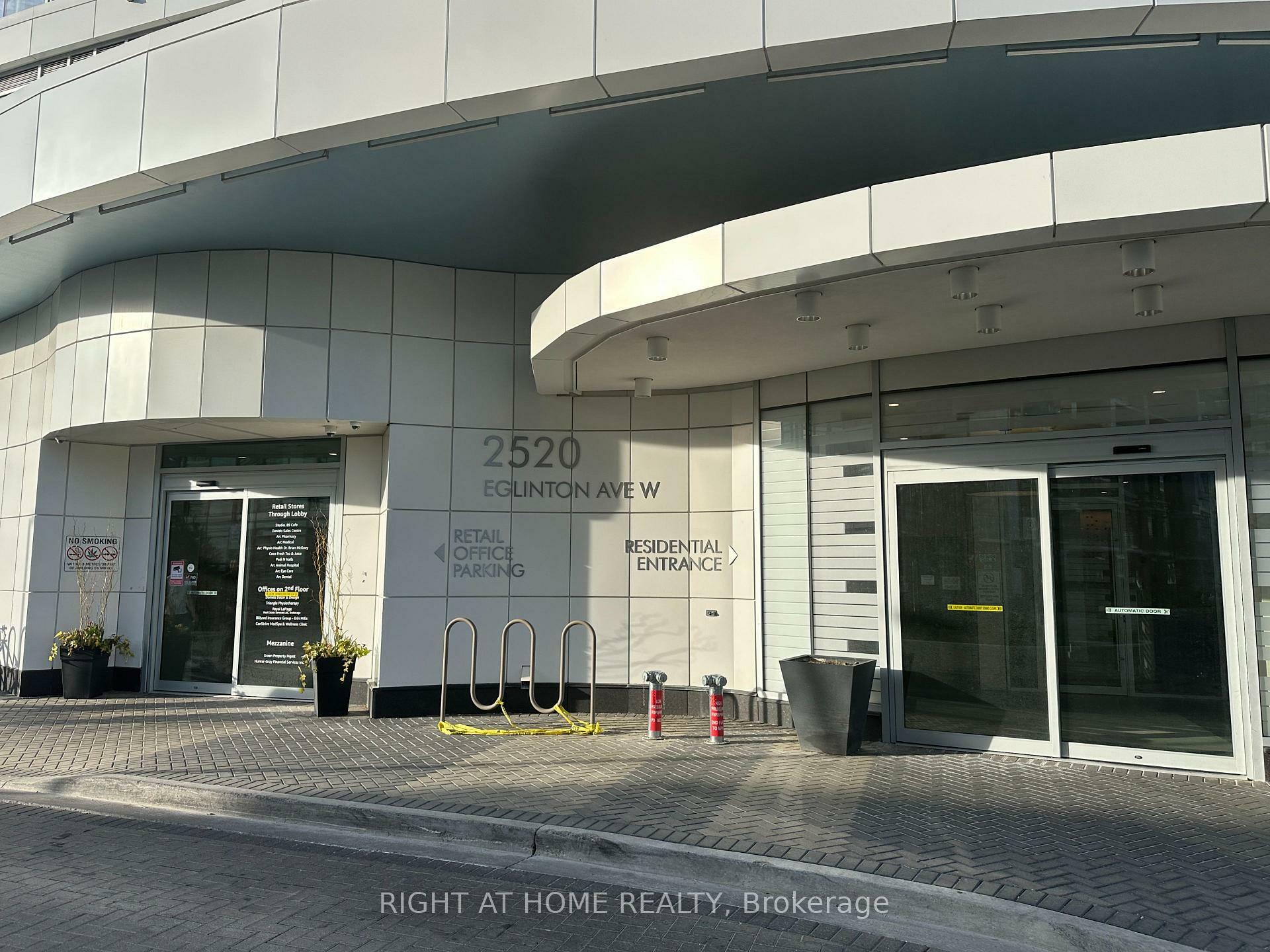 Property Photo: 2520 Eglinton Avenue W 701 ON L5M 0Y4