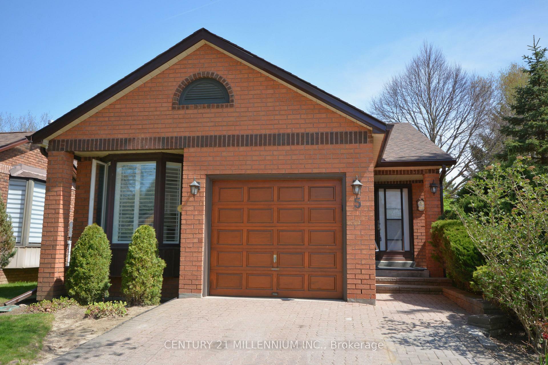 Property Photo: 5 Riverview Road E 17 ON L9R 1R9