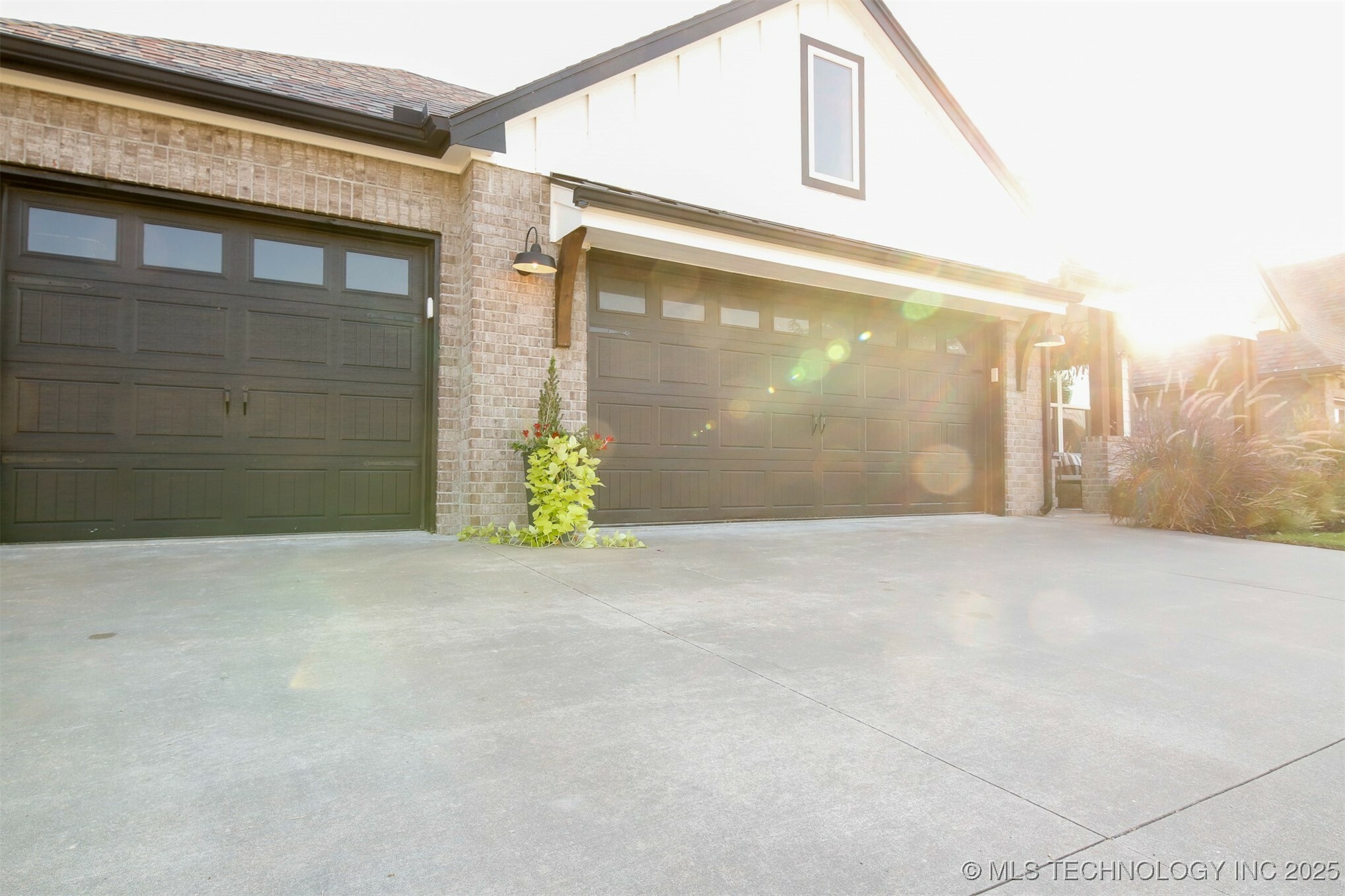 Property Photo: 118 W 130th Place S OK 74037