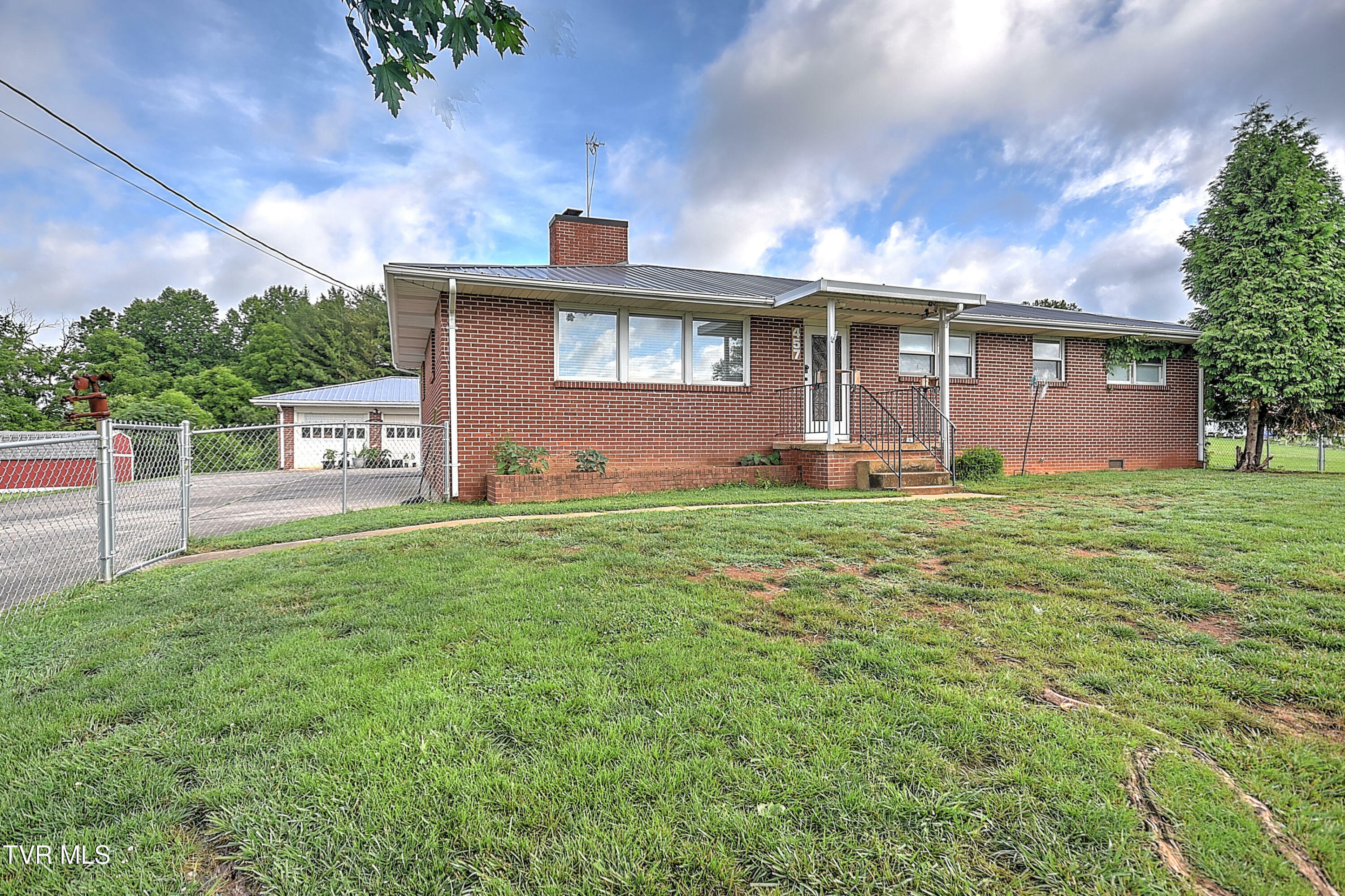 Property Photo: 457 Devault Street TN 37642