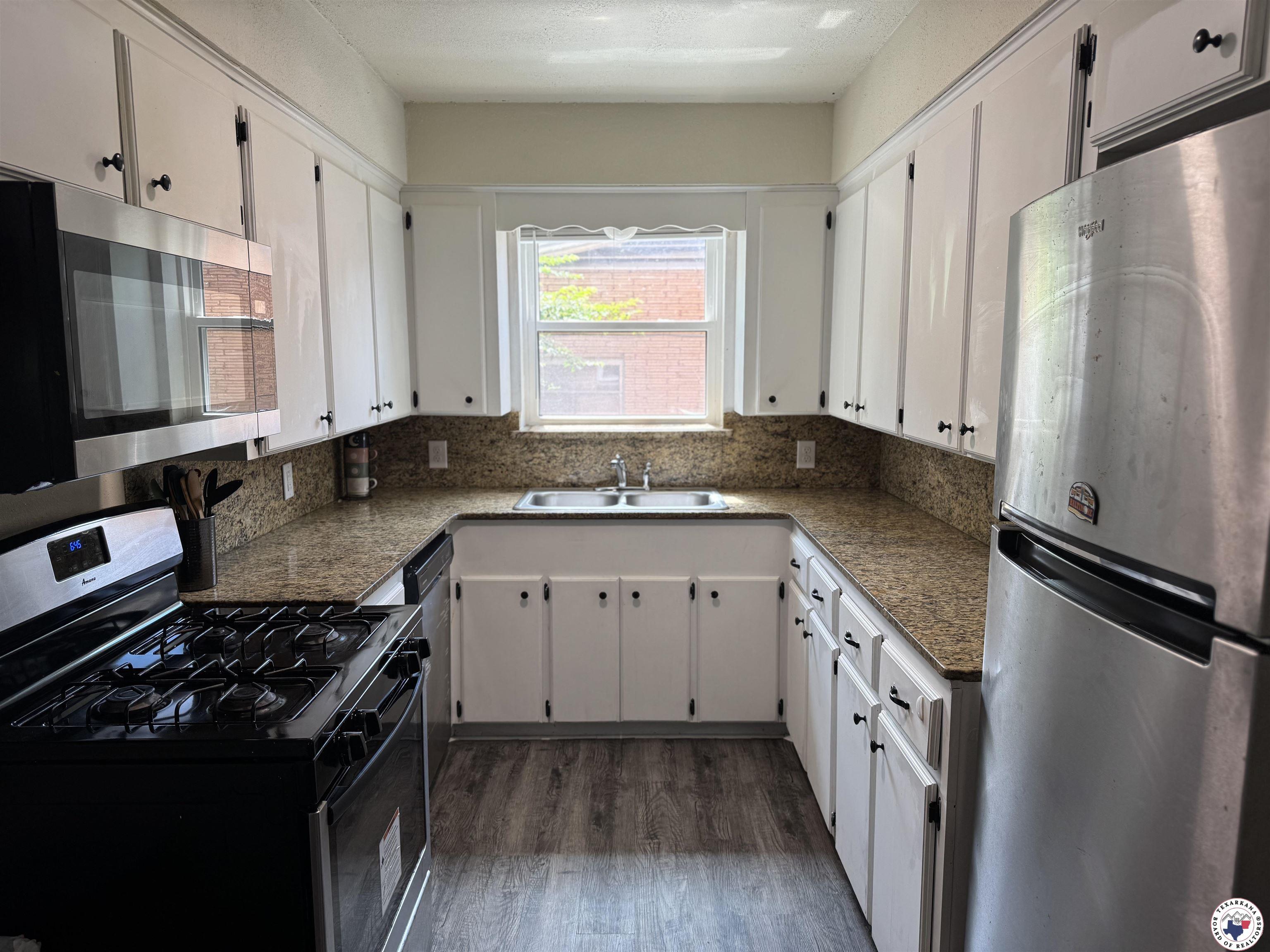 Property Photo: 1205 W 40th TX 75503