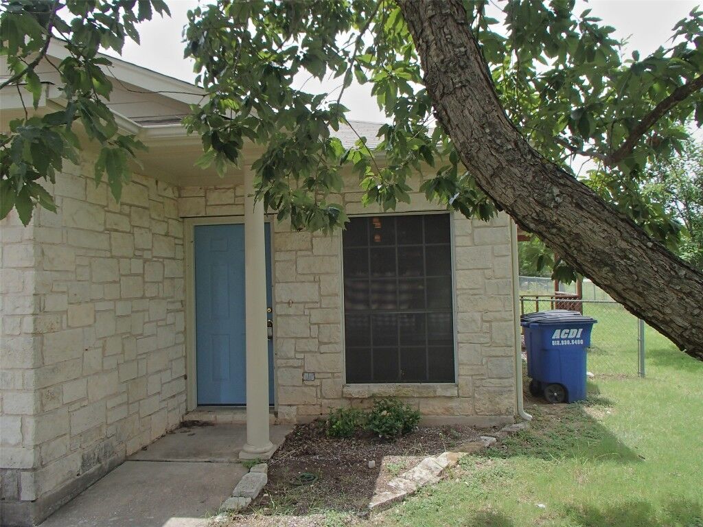 Property Photo: 503 Tablerock Circle B TX 78641