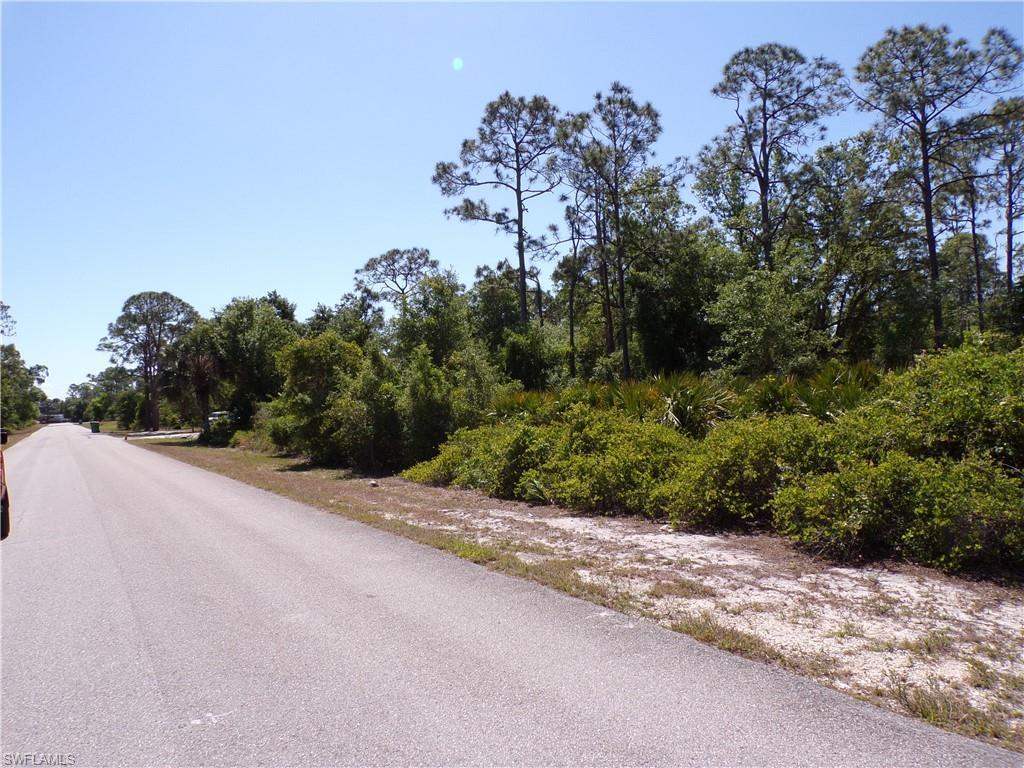 Property Photo: 27077 Pasadena Dr FL 33955