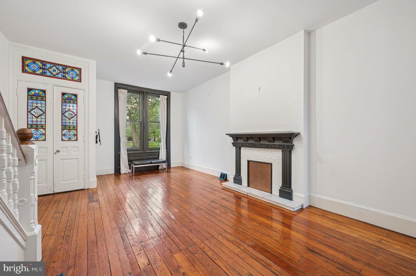 323 Tasker Street  Philadelphia PA 19148 photo