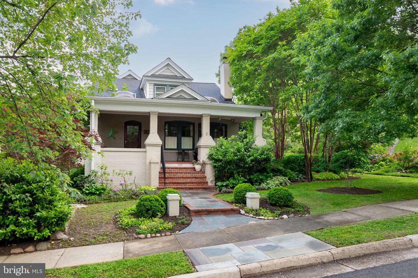 Property Photo: 120 W Maple Street VA 22301