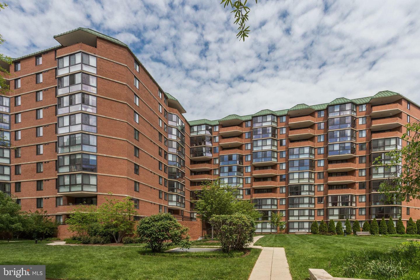 Property Photo: 1001 N Randolph Street 109 VA 22201
