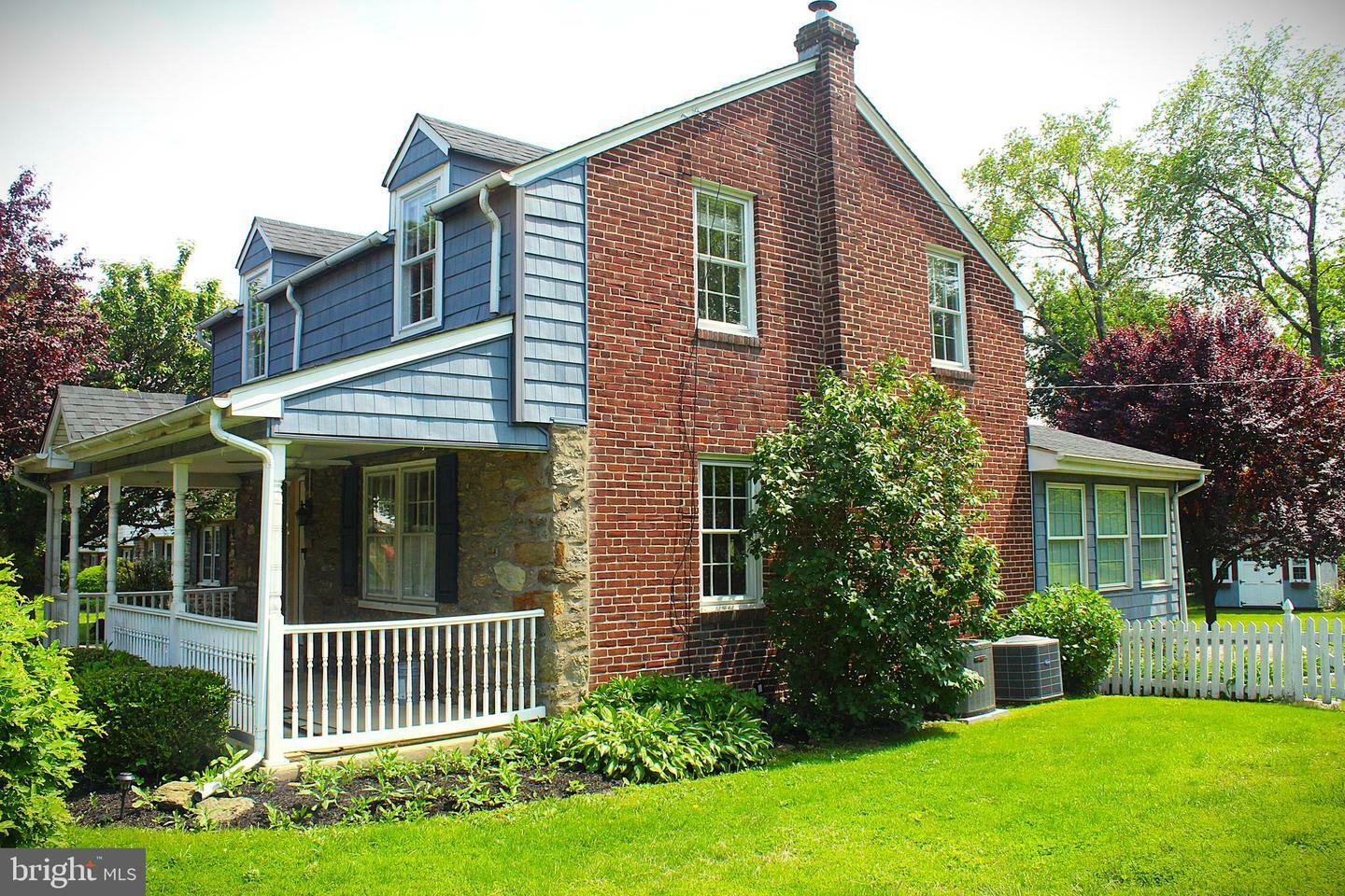 Property Photo: 2136 Jenkintown Road PA 19038