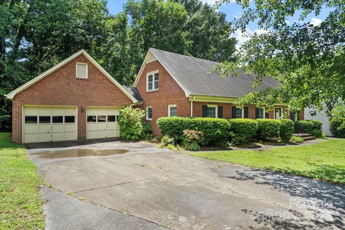 Property Photo: 8017 Prince George Road NC 28210