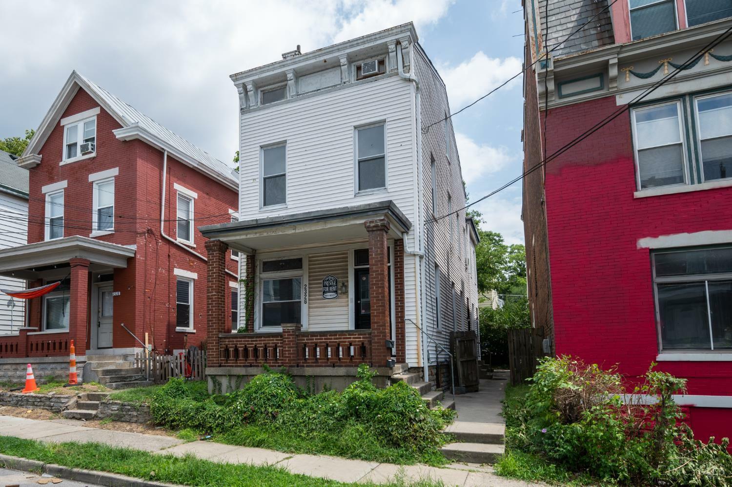 2326 Stratford Avenue  Cincinnati OH 45219 photo