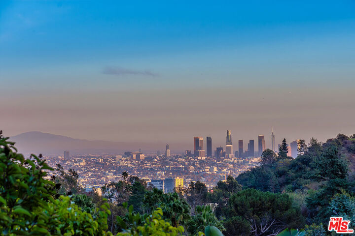 Property Photo:  7229 Senalda Rd  CA 90068 