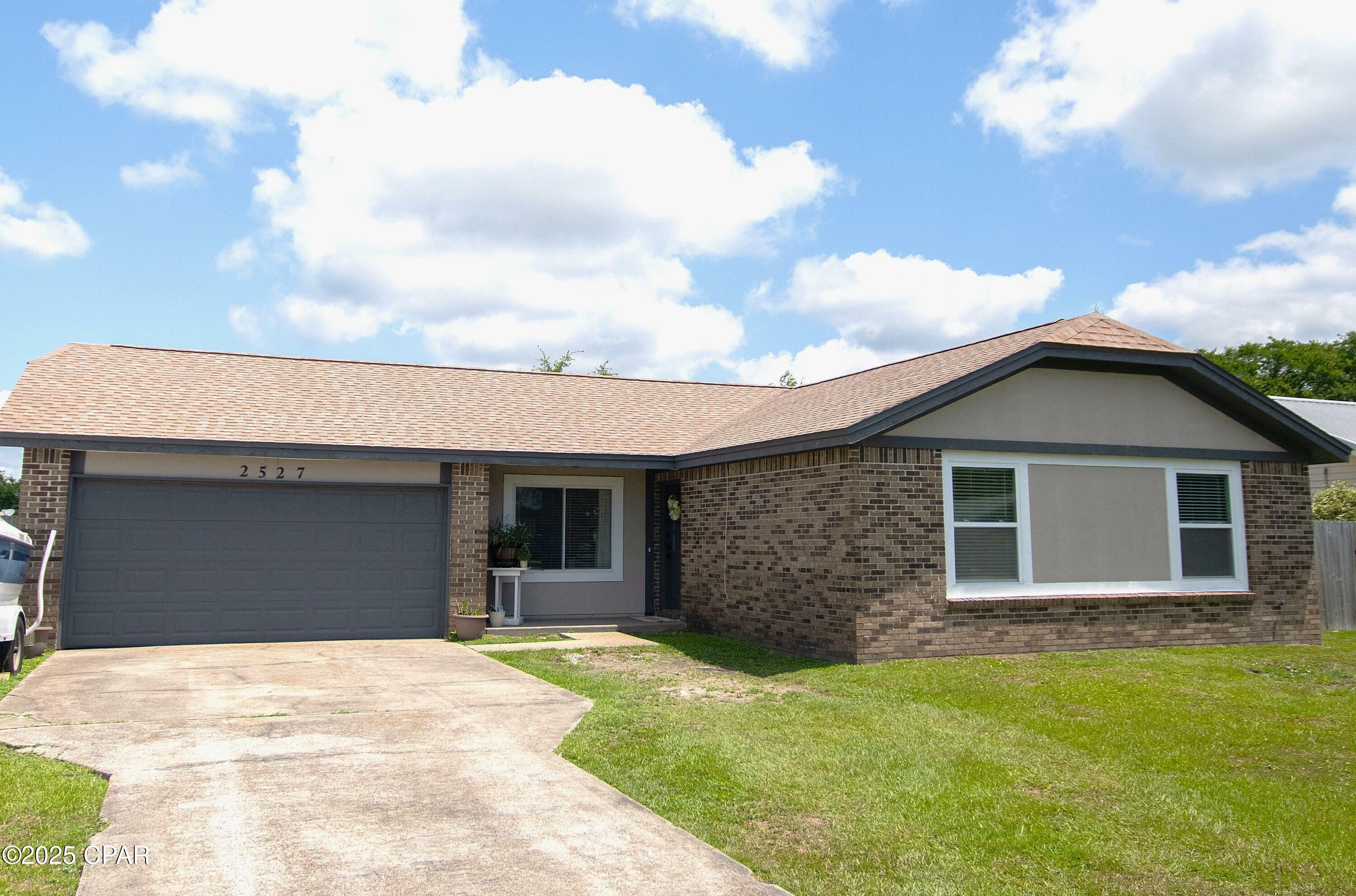 Property Photo: 2527 E 37th Plaza FL 32405