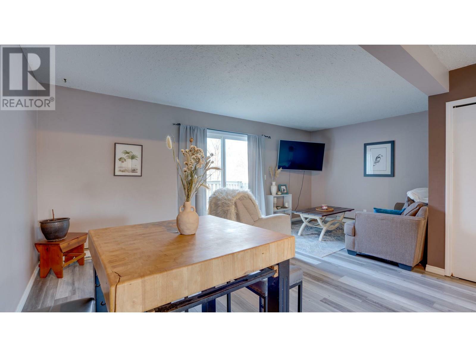 Photo de la propriété: 563 24 Street Northeast BC V1E 2K2