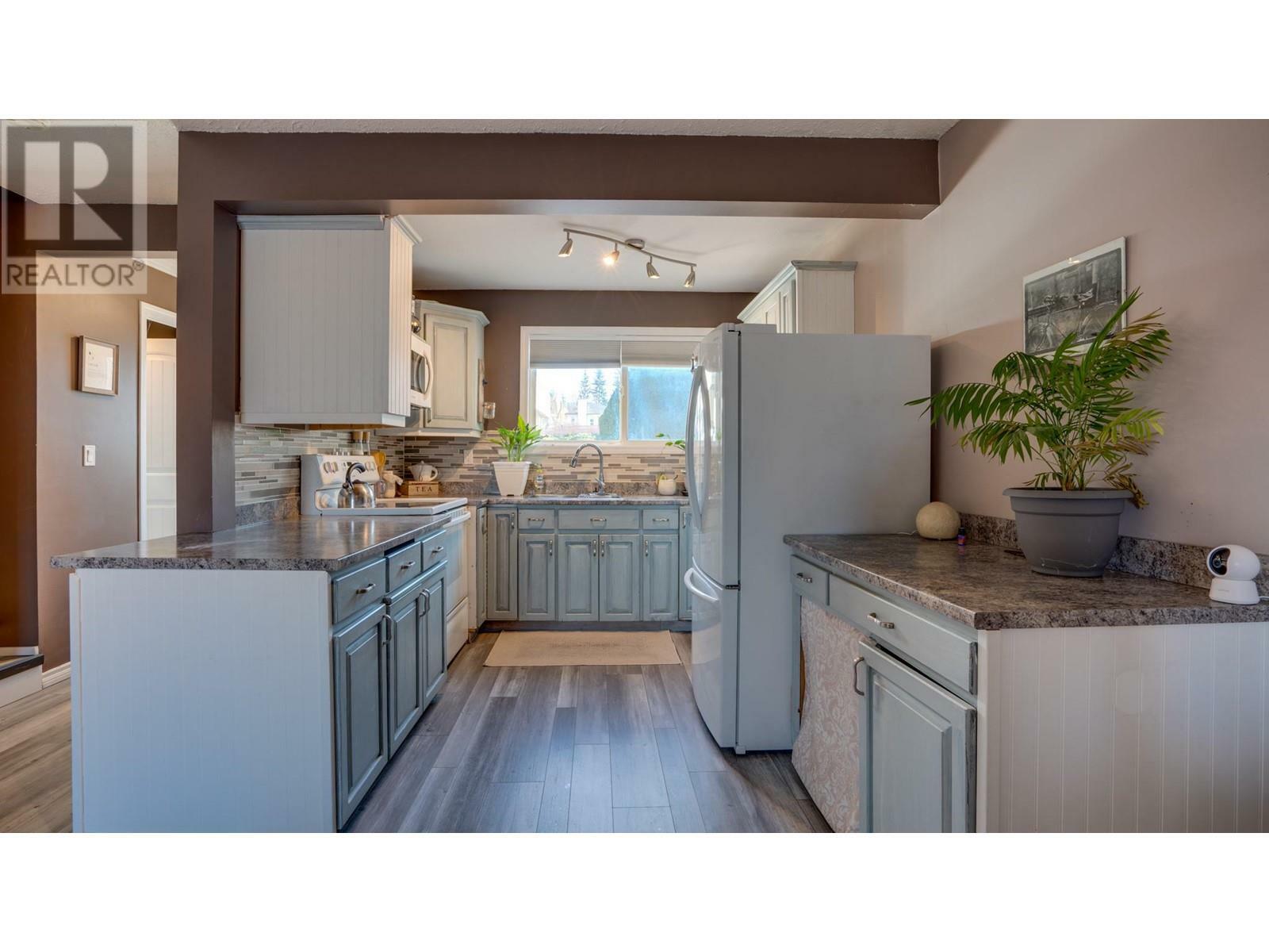 Property Photo: 563 24 Street Northeast BC V1E 2K2