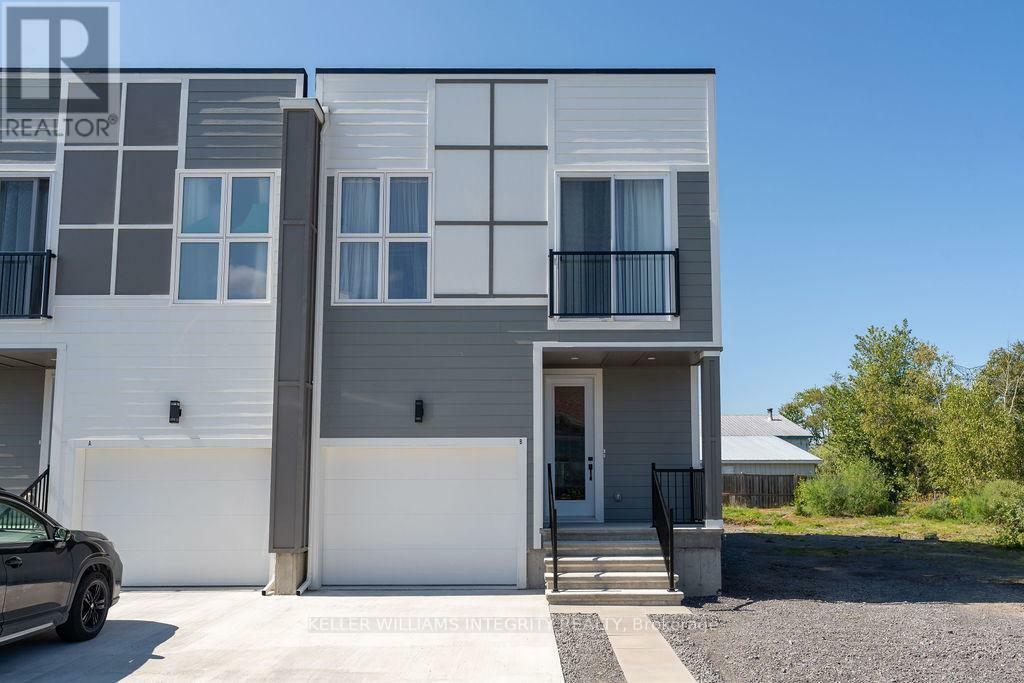 Property Photo: 875 Contour Street A ON K1W 0G6