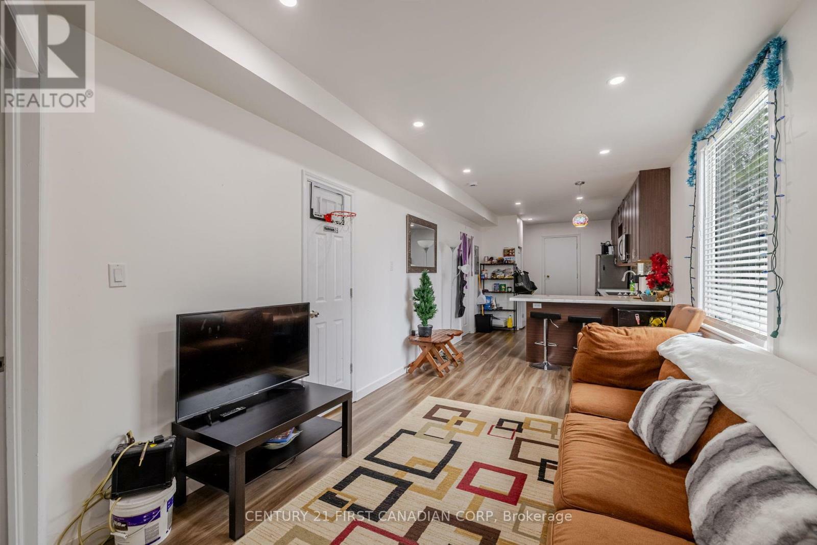Photo de la propriété: 30 Oxford Street ON N6H 1R3