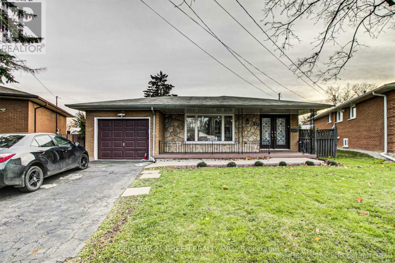 Property Photo: 33 Garvey Crescent Upper ON L8K 3W9