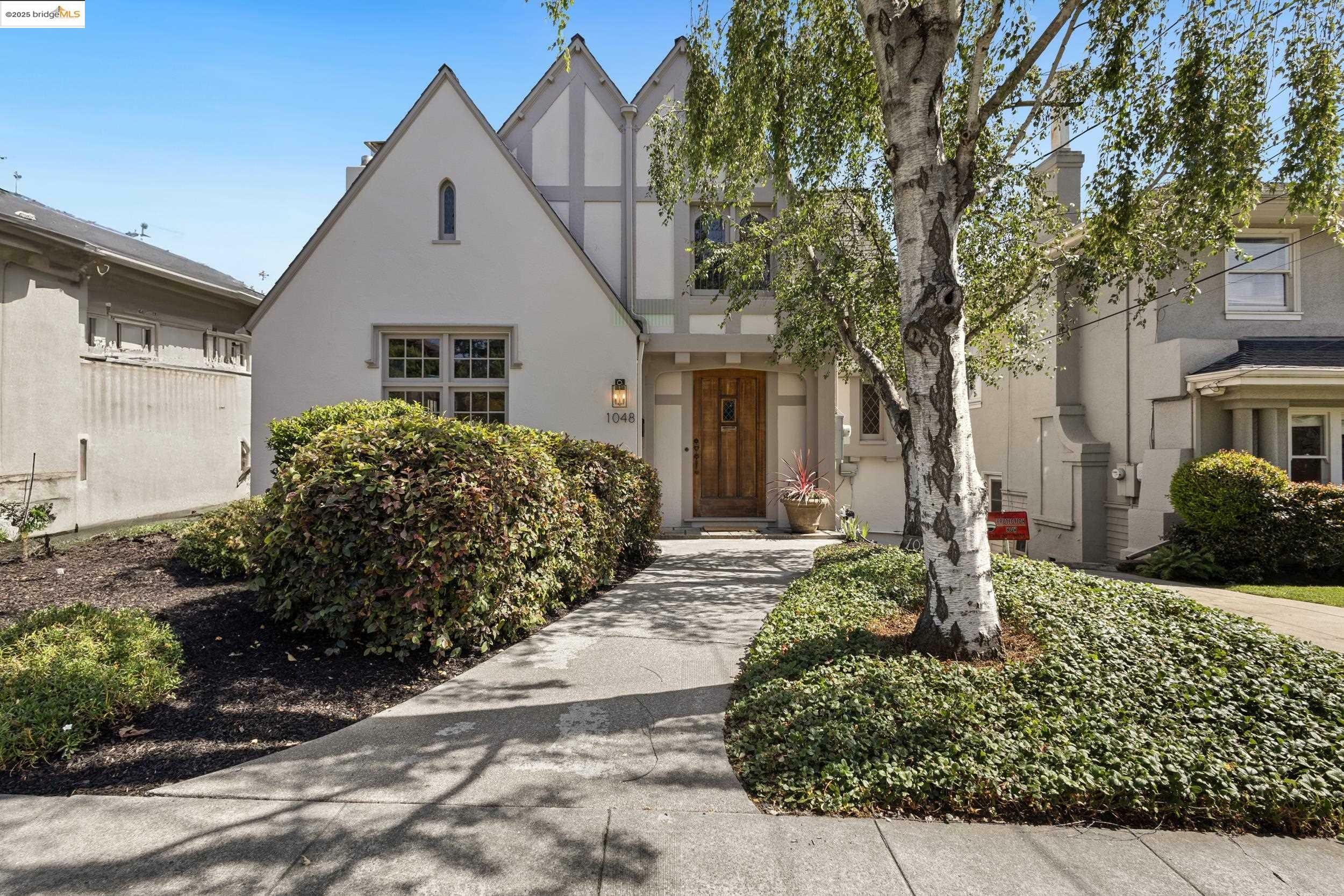 Property Photo: 1048 Annerley Rd CA 94610