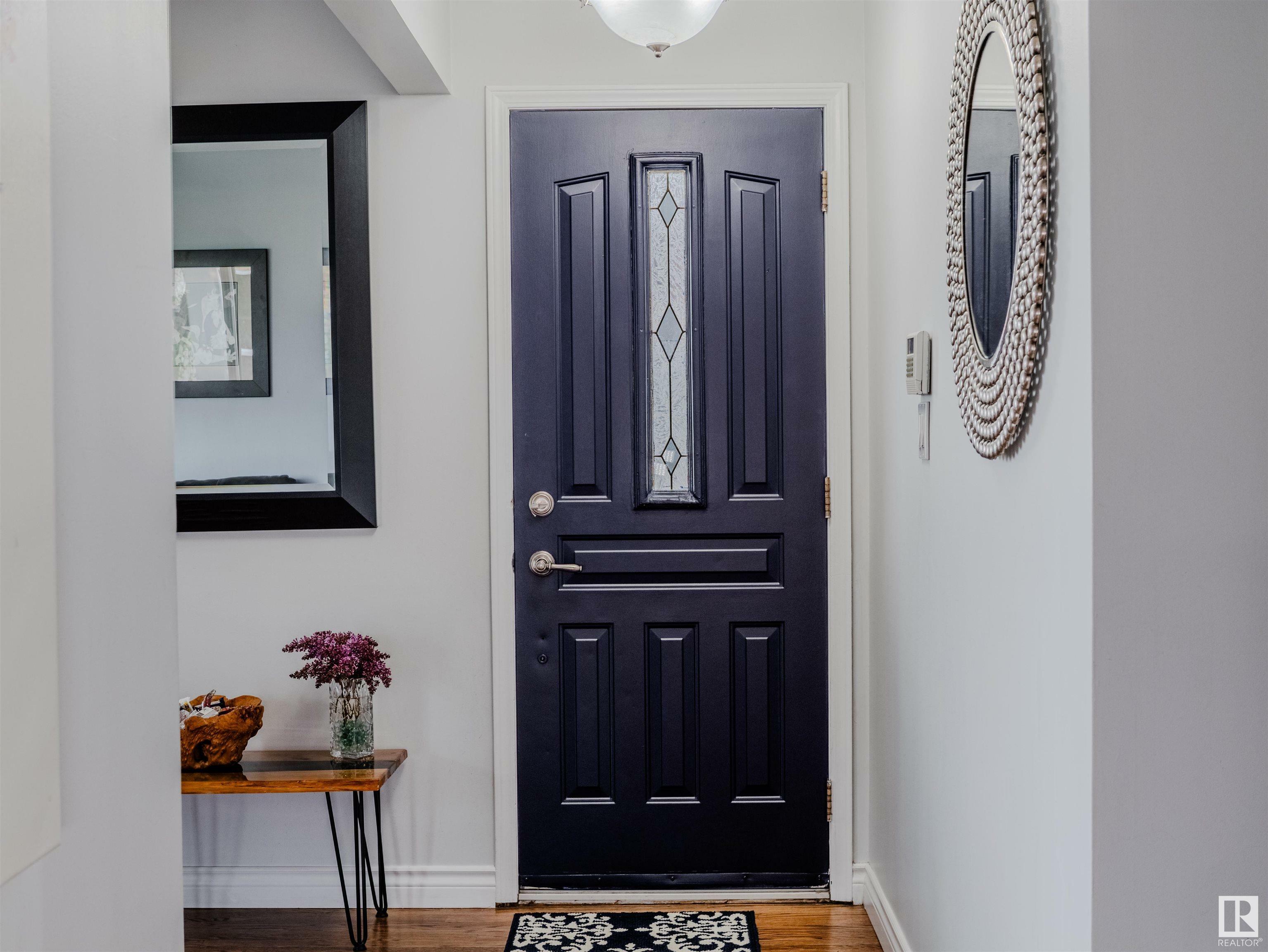 Photo de la propriété: 13303 75 Street NW AB T5C 0Z4