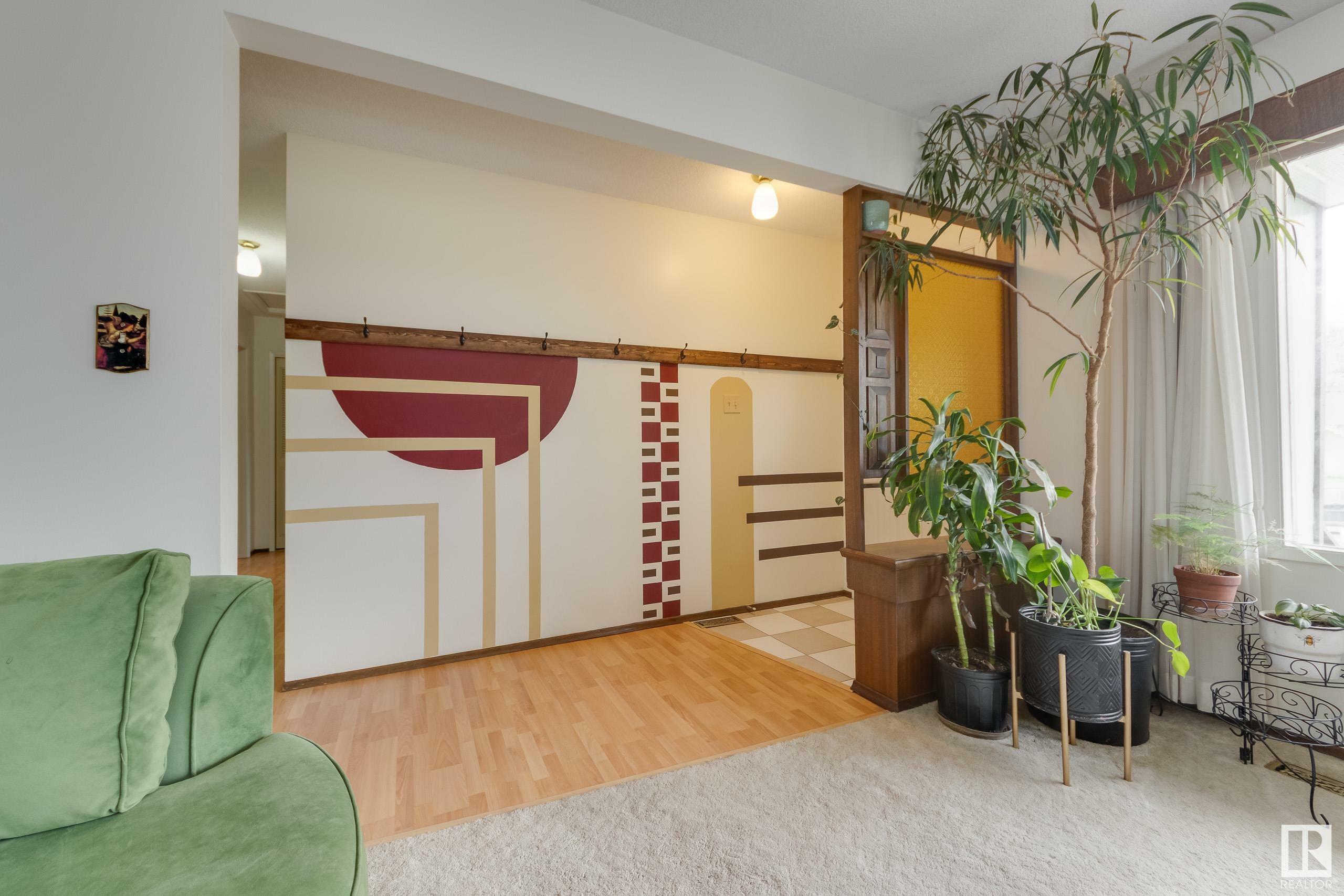 Property Photo: 45 Meadowbrook Road AB T8A 0P2
