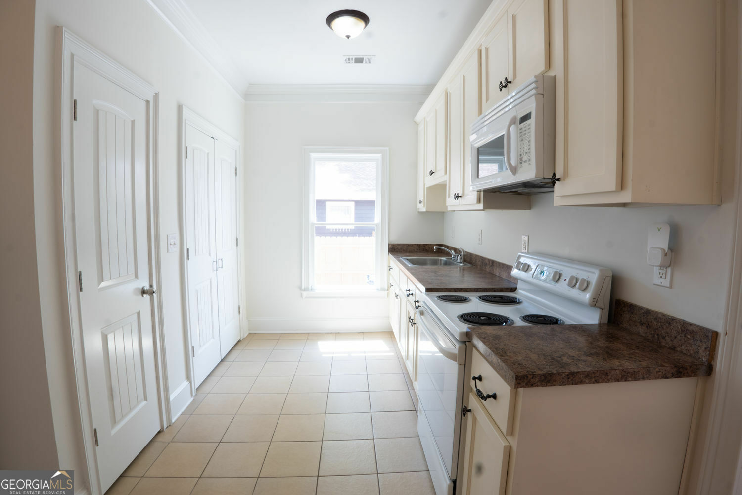 Property Photo: 825 Brookline Street SW GA 30310