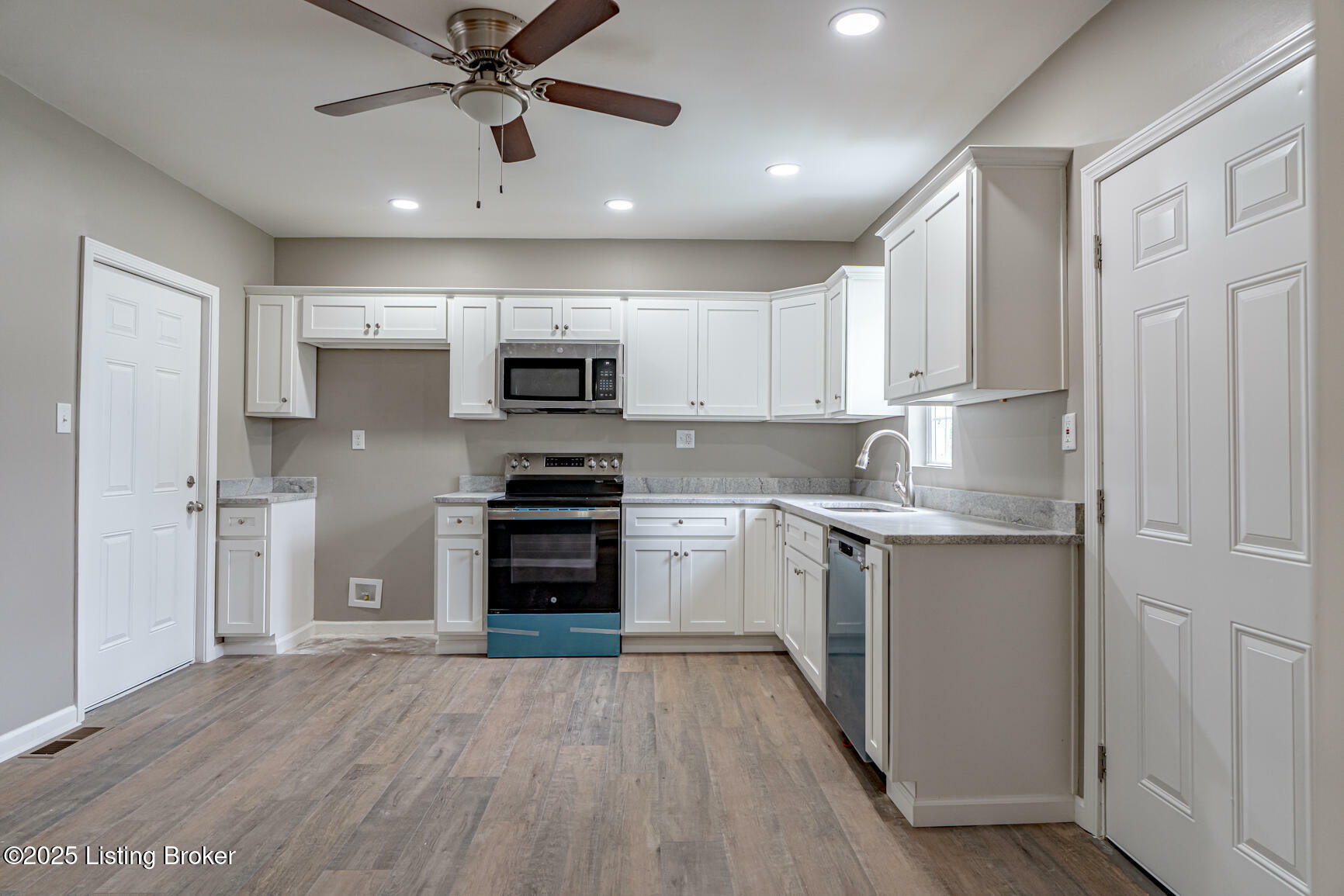 Property Photo: 1246 Schiller Ave KY 40204
