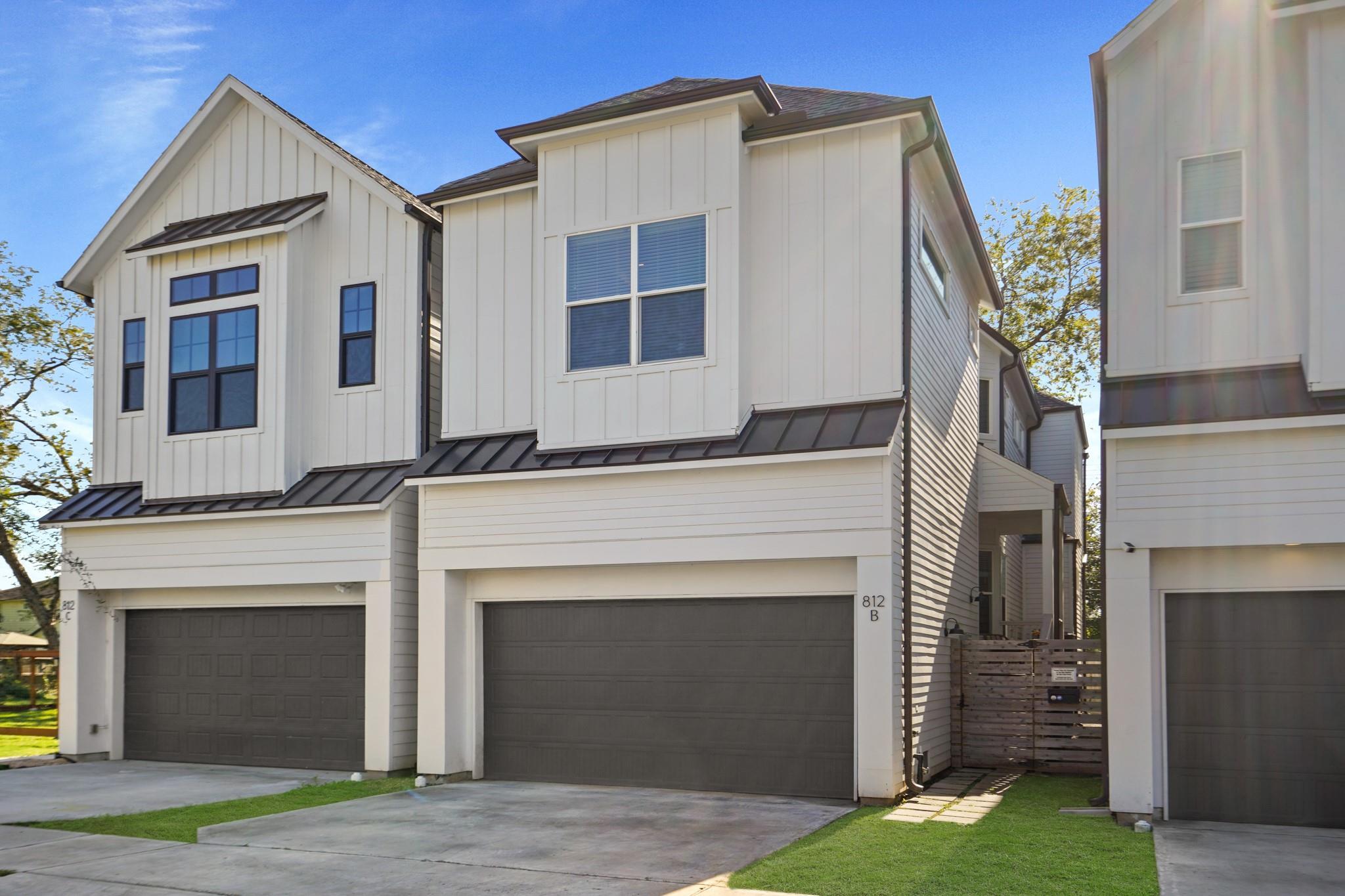 Property Photo: 812 E 37th Street B TX 77022