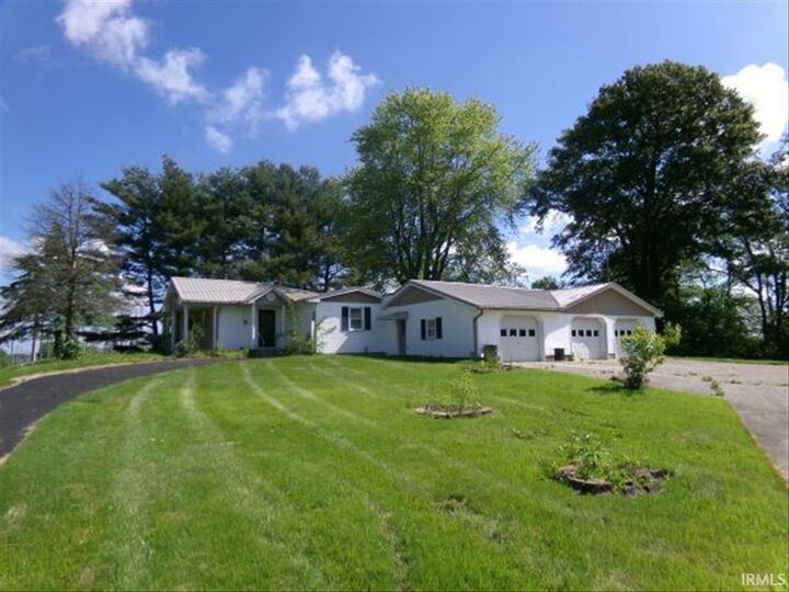 570 S 1225 E Road  Oakland City IN 47660 photo