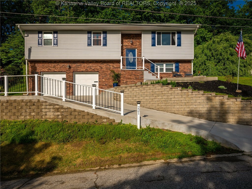 Property Photo: 221 Lakeview Drive WV 25177