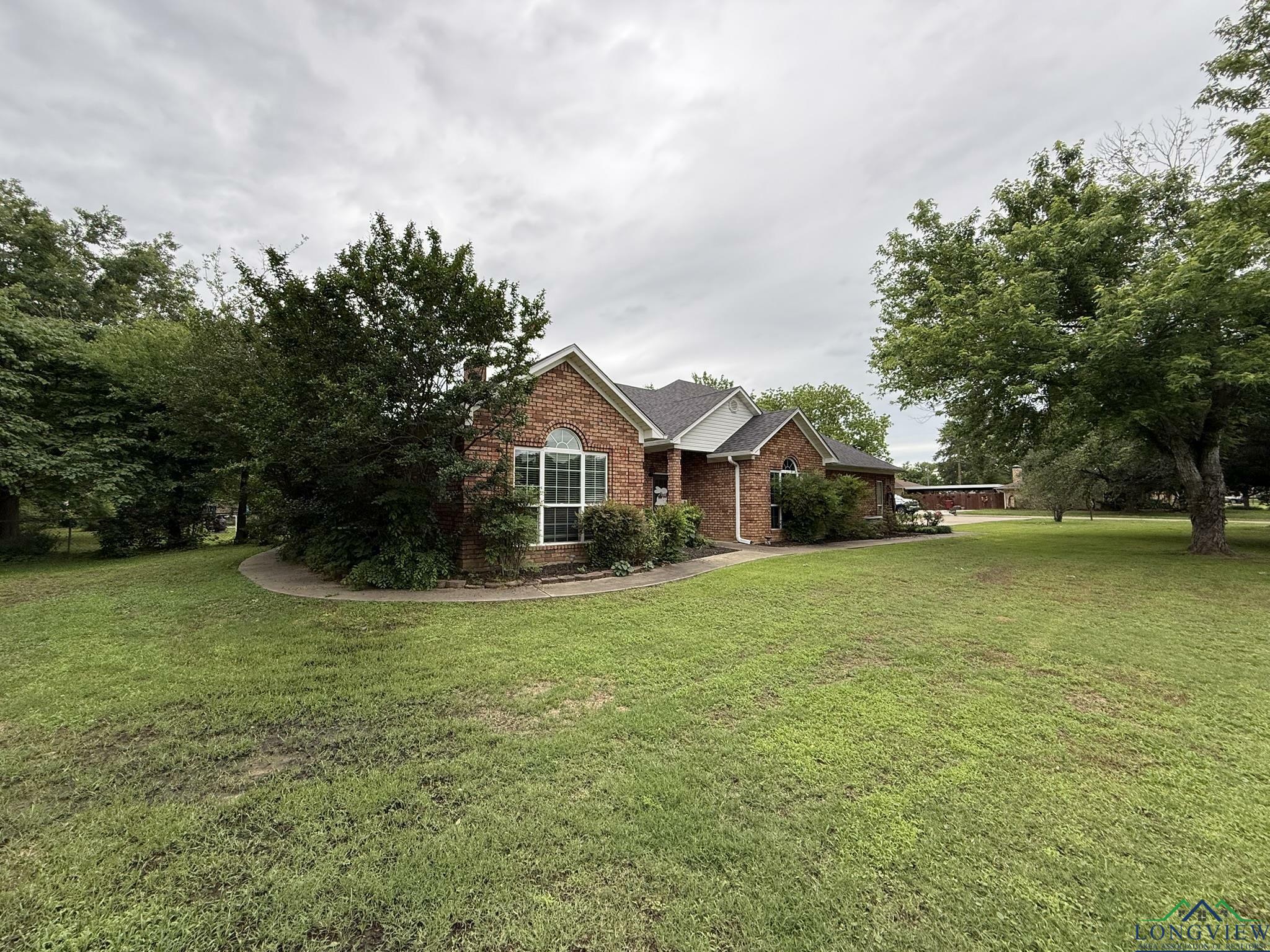 Property Photo: 302 Meadowbrook Lane TX 75683