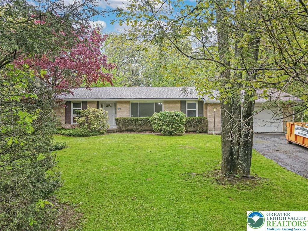 Property Photo: 441 Manor View Avenue PA 18344
