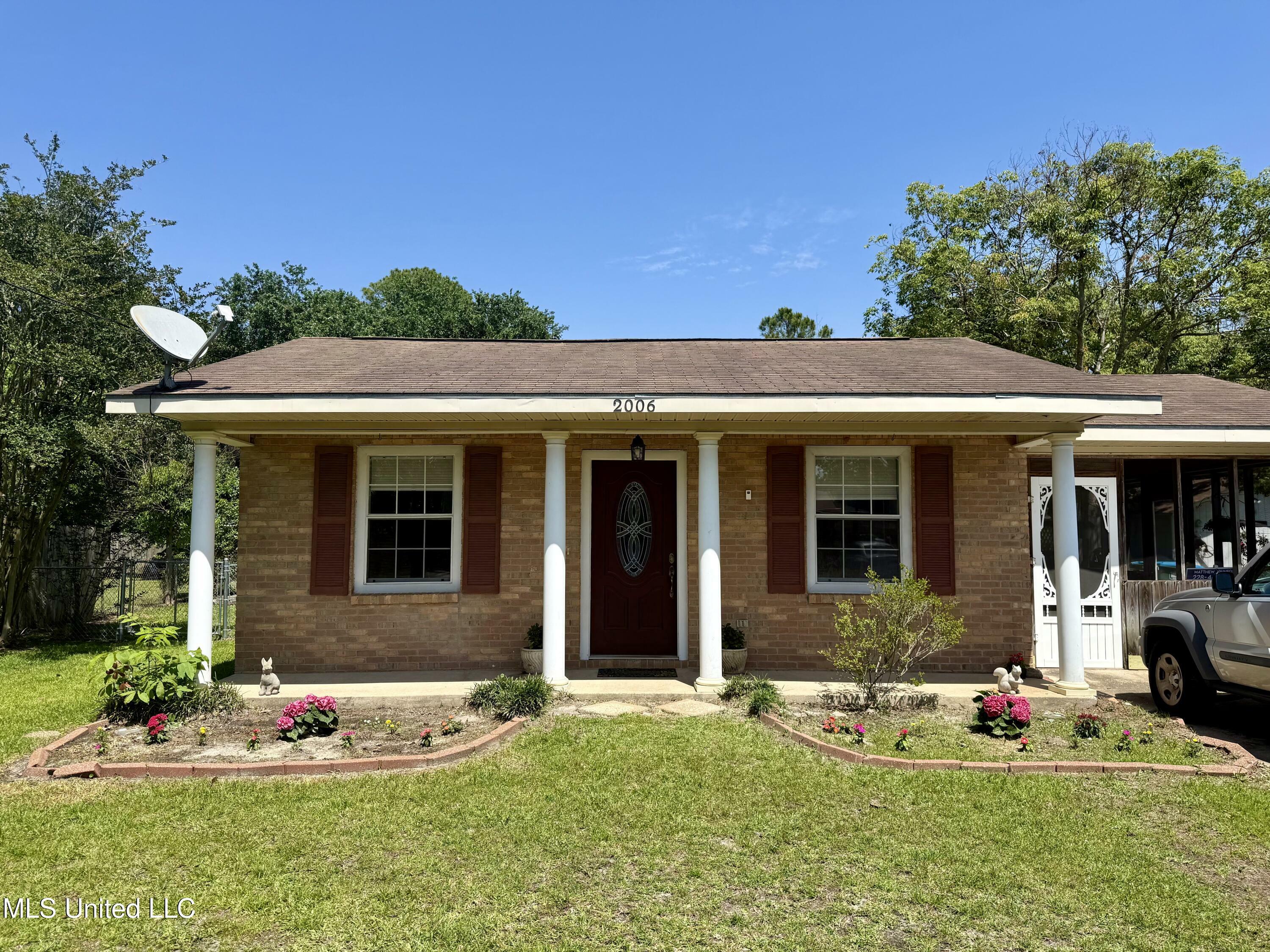 Property Photo: 2006 Eden Street MS 39581