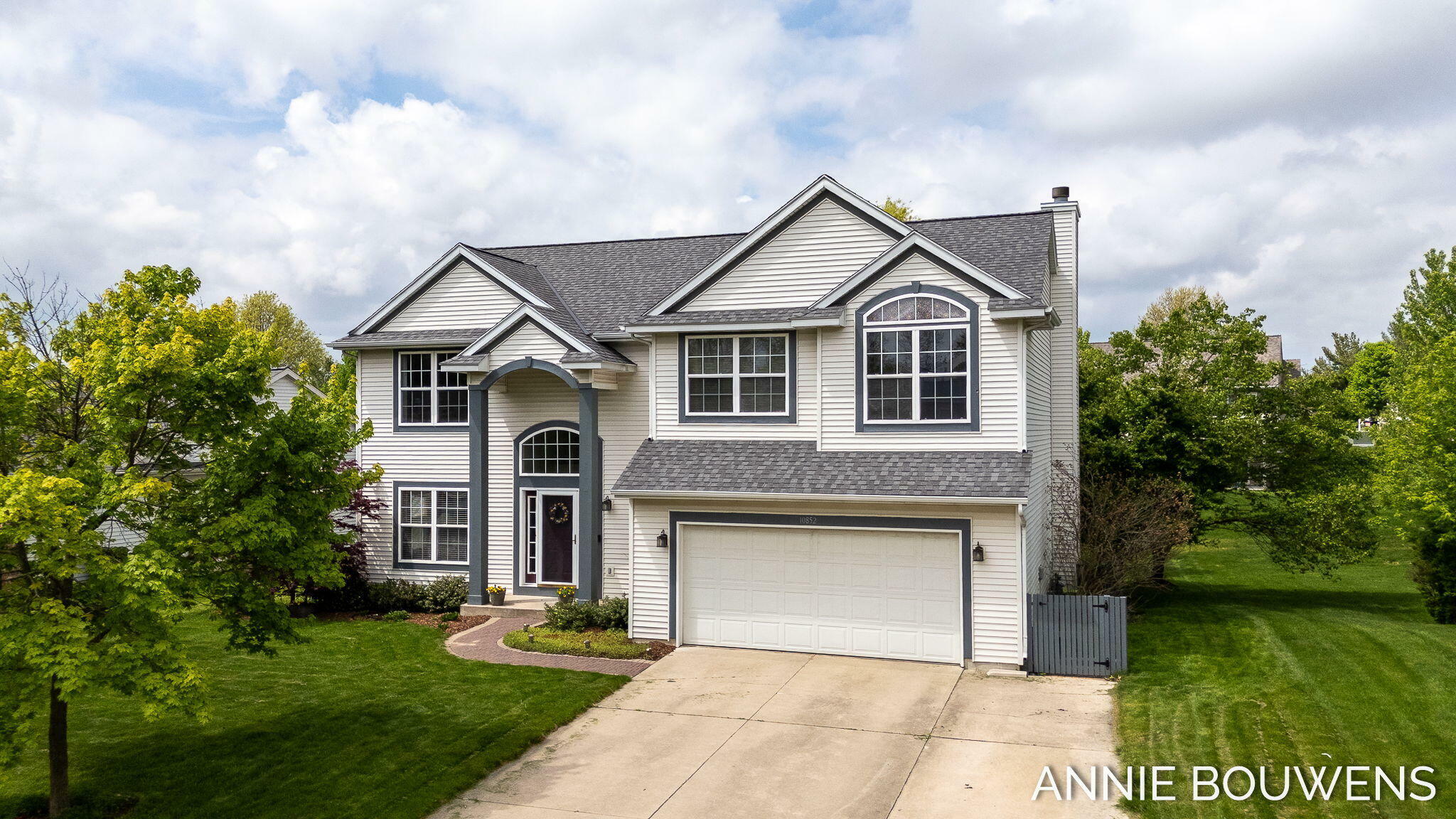 Property Photo: 10852 Thornberry Way MI 49464