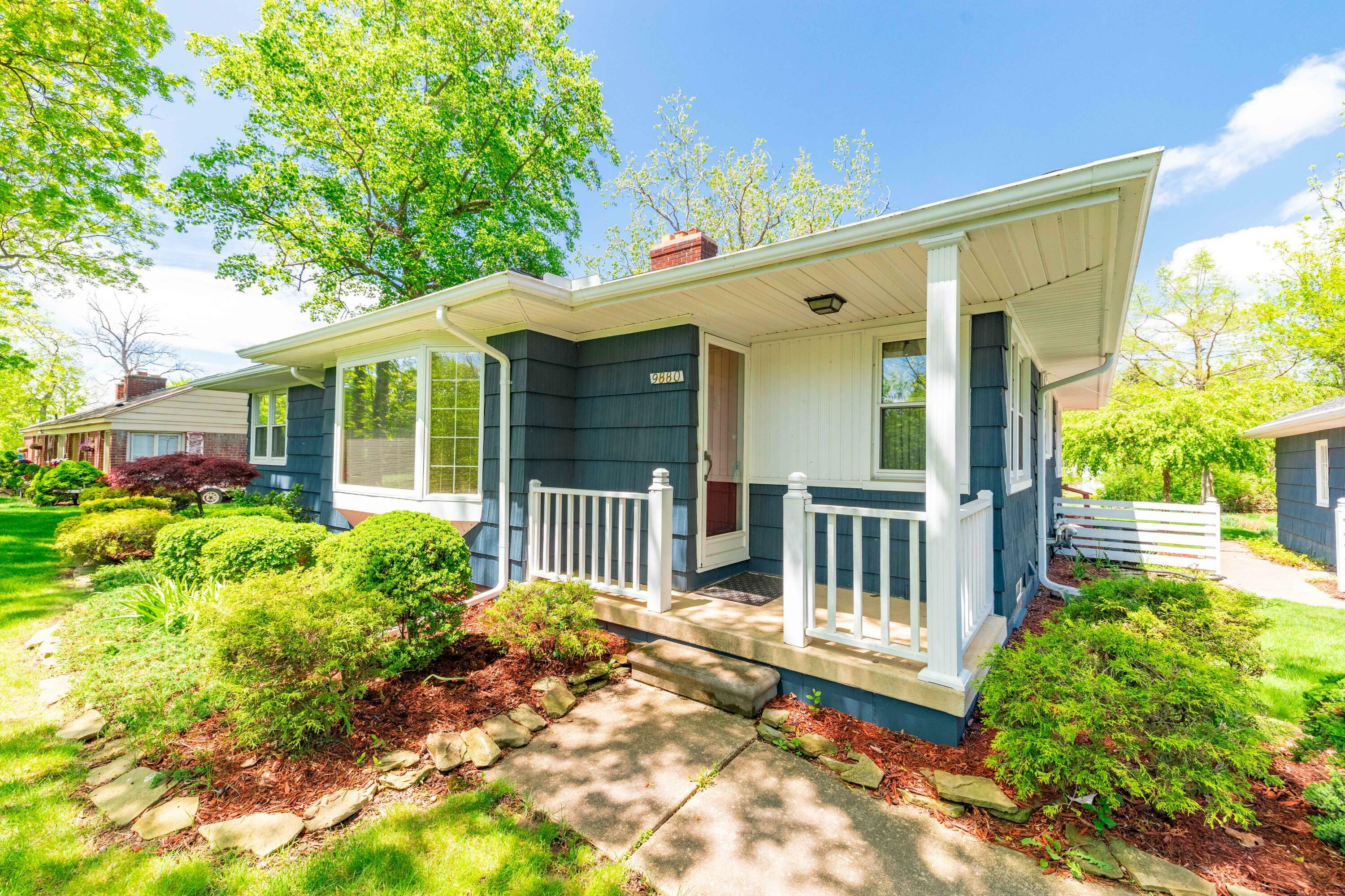 Property Photo: 9880 Grosse Ile Parkway MI 48138
