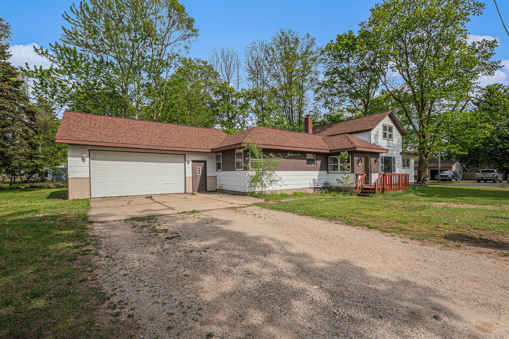 Property Photo: 209 Oak Street MI 49319