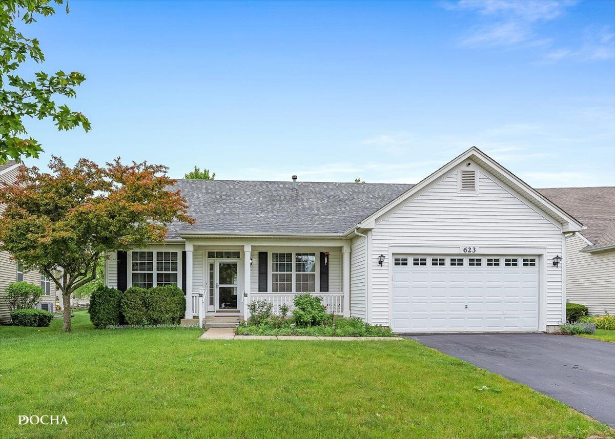 Property Photo: 623 Queen Drive IL 60543