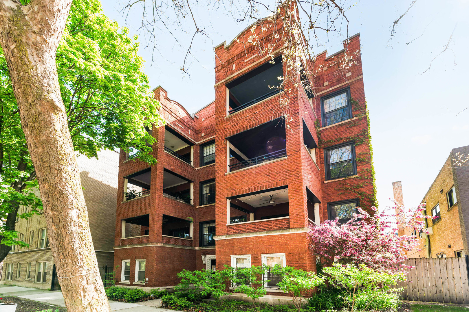 Property Photo: 6337 N Magnolia Avenue 2 IL 60660