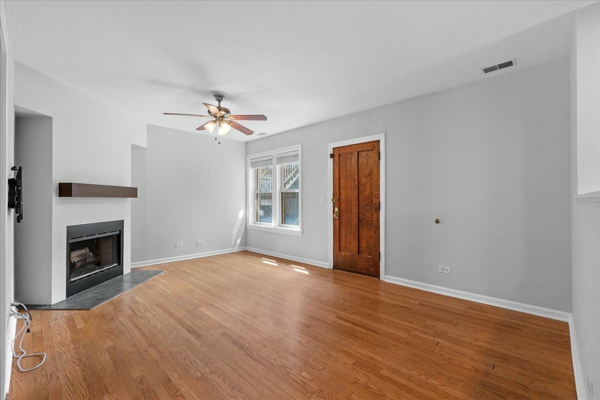 Property Photo:  3132 N Clifton Avenue 2N  IL 60657 