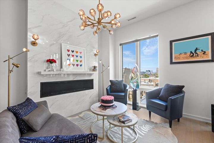Property Photo: 2773 N Hampden Court Ph03 IL 60614