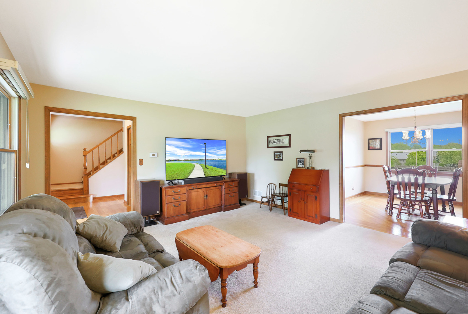 Property Photo: 1866 Chandler Avenue IL 60174