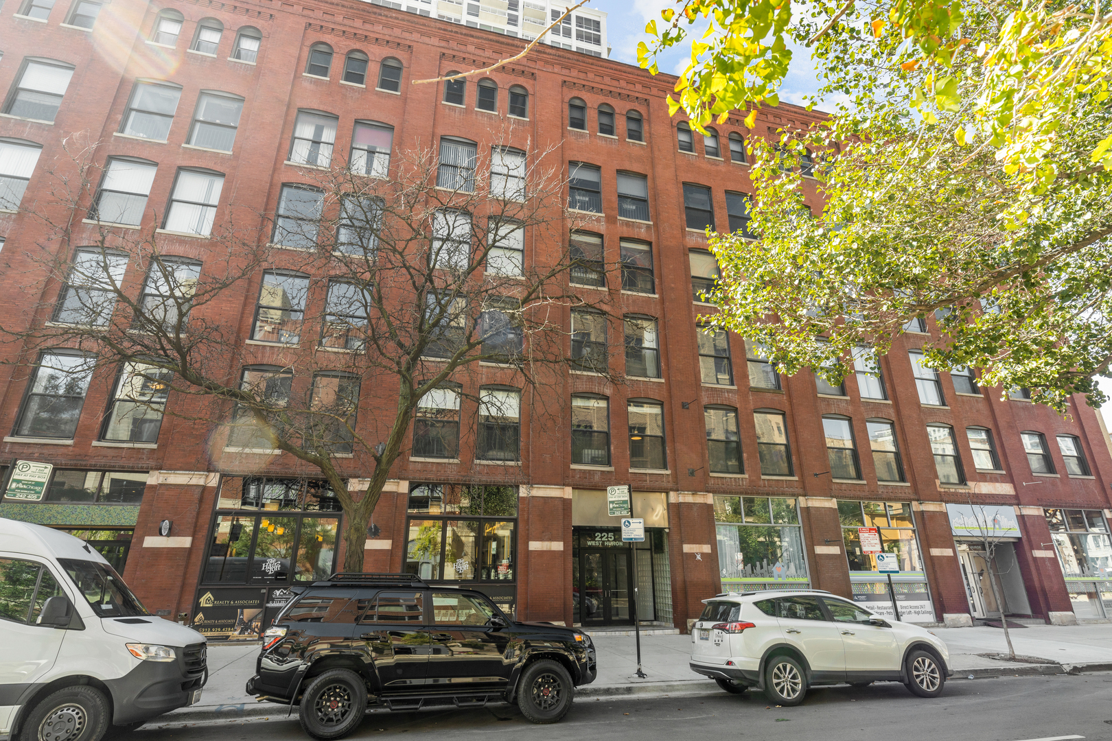 Property Photo:  225 W Huron Street 402  IL 60654 