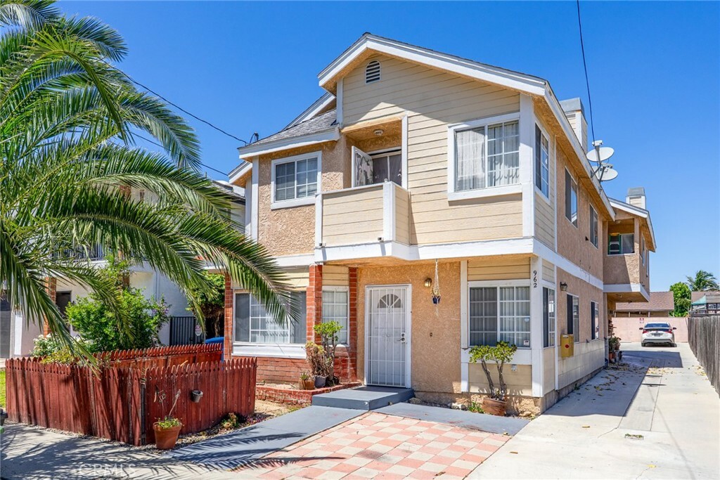 Property Photo: 962 W Oliver Street 1 CA 90731