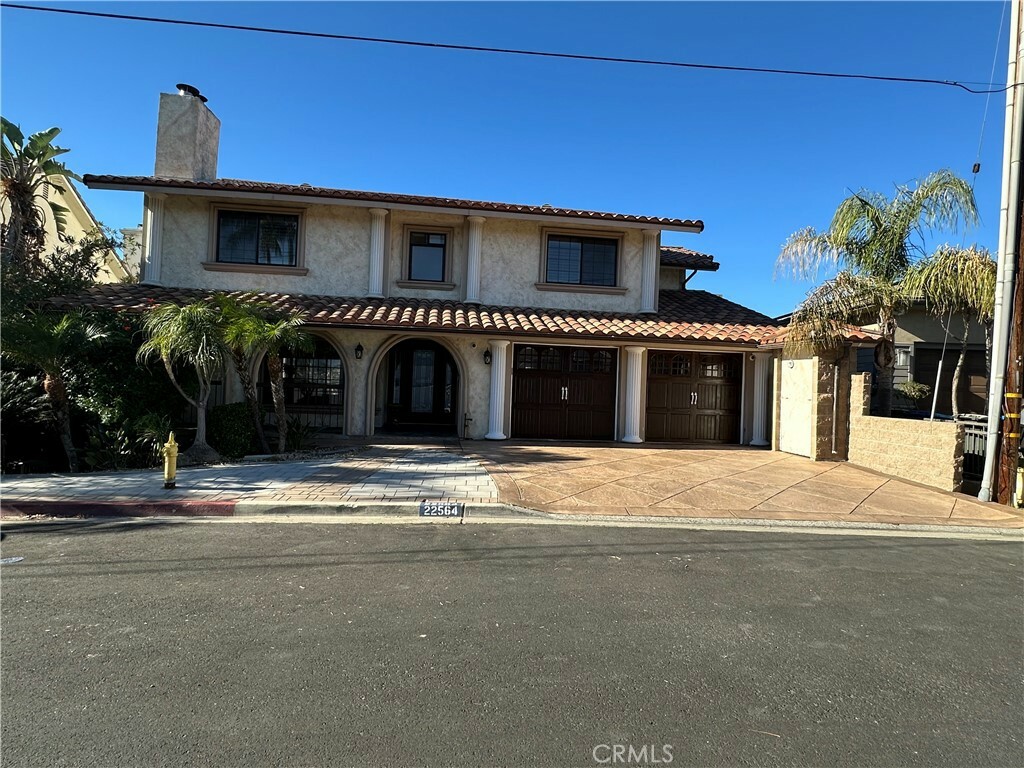 Property Photo: 22564 Inspiration Pt CA 92587