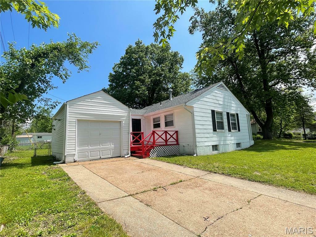 Property Photo: 261 Cameron Road MO 63137