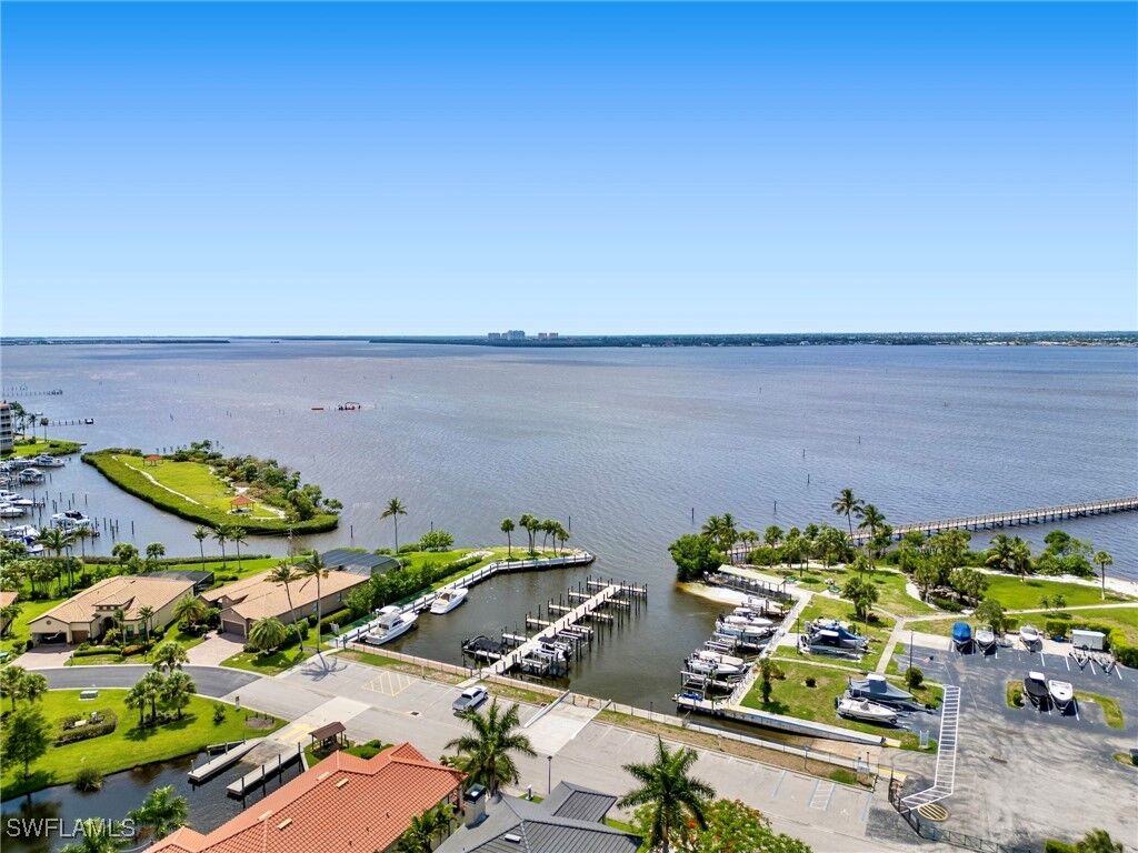 Property Photo: 11921 Seabreeze Cove Lane 104 FL 33908