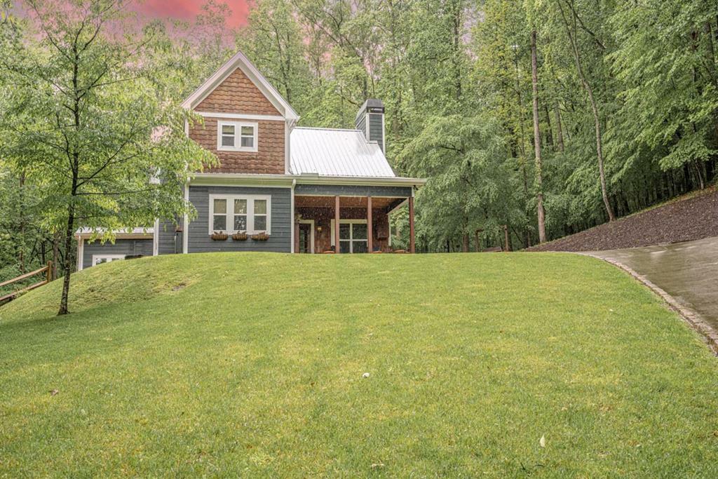 Property Photo: 6708 Morgan Drive GA 30582