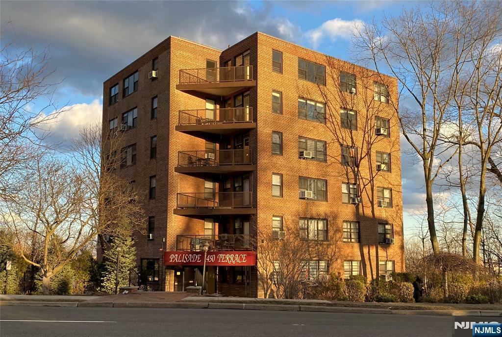 1450 Palisade Avenue 5J  Fort Lee NJ 07024 photo