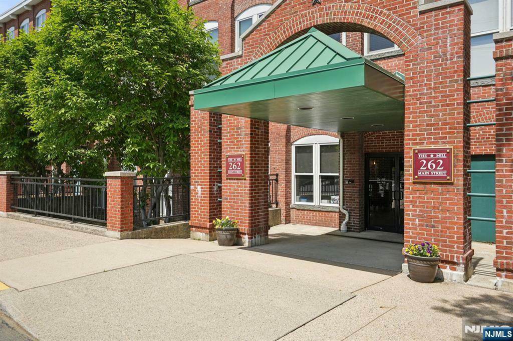 Property Photo:  262 Main Street 201  NJ 07424 