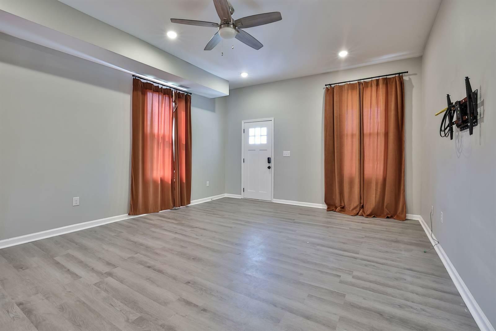 Property Photo: 3312 Latonia Avenue KY 41015