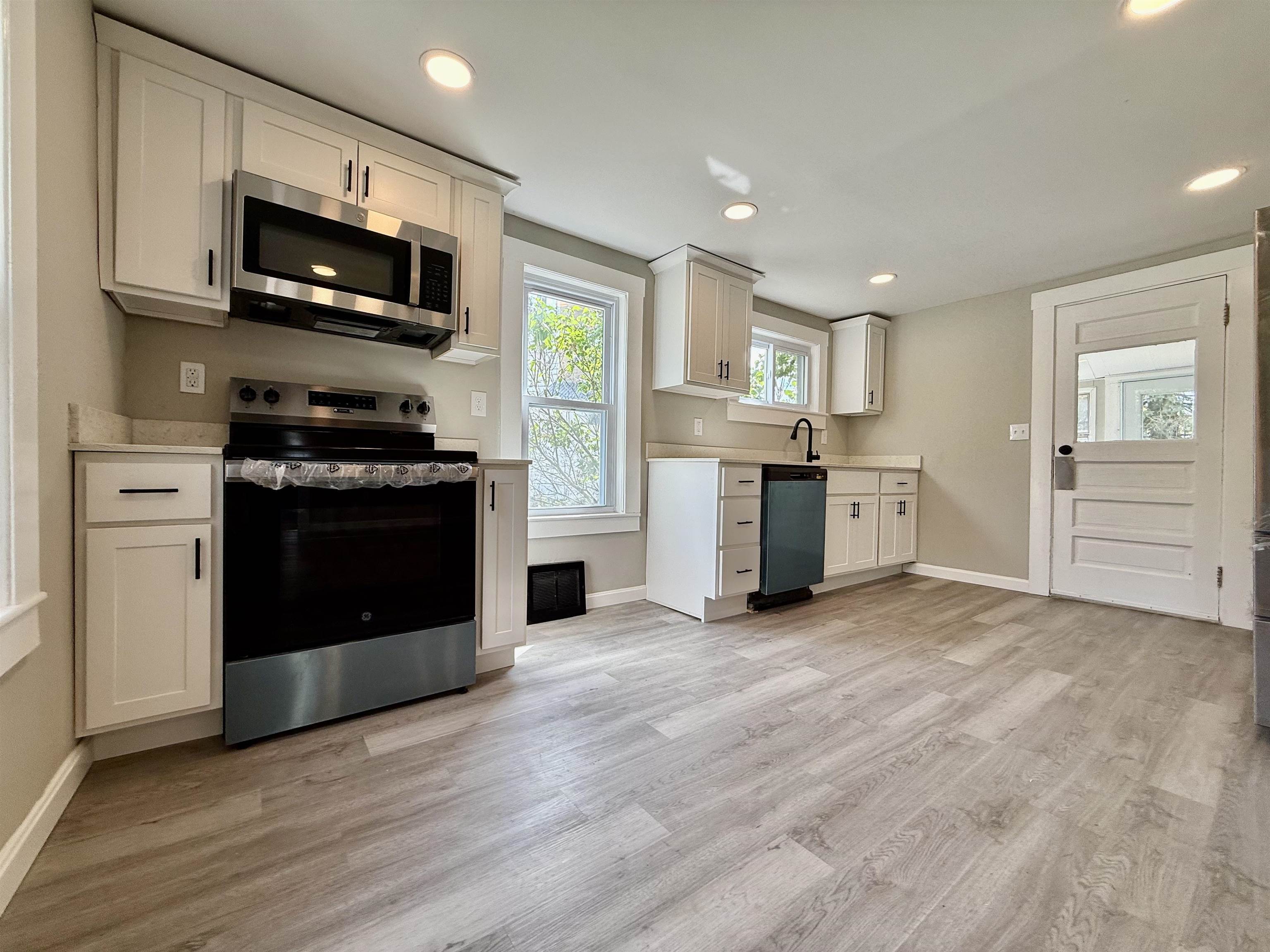 Property Photo: 516 Hall Street NH 03304